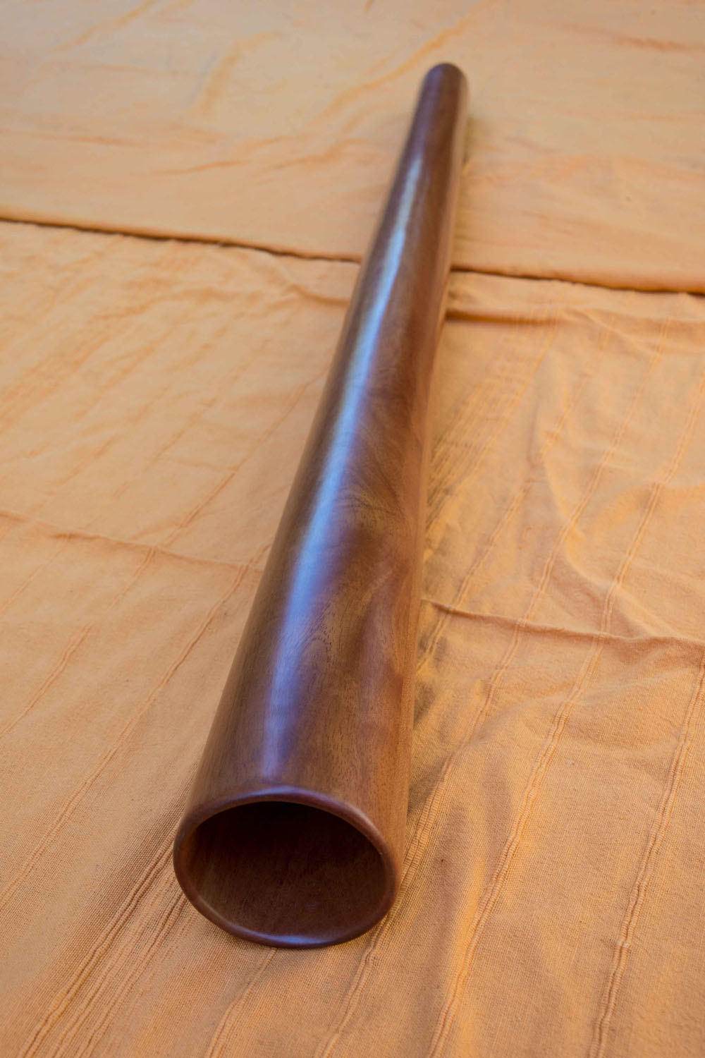 Didgeridoo nommé Nia, en Mi, tout droit, fabriqué en bois de niangon 